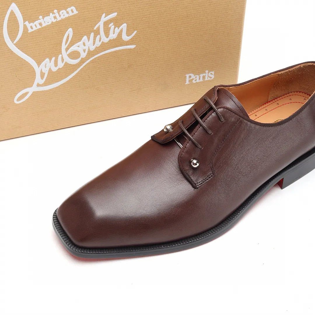 Batch 1,080 yuan 💰••New real shots••CL～High-end men’s 👔casual•loafers with red soles! ••🆑Genuine and top-quality goods from original orders ••✅💯 Purchase goods from top-quality original orders! Original imported patterned cowhide ➕Imported cowhide lining ➕Cowhide feet ➕Original leather outsole~🉑️Feel free to compare the authentic ones! Size: 38-44 (45.46.47 can be customized)